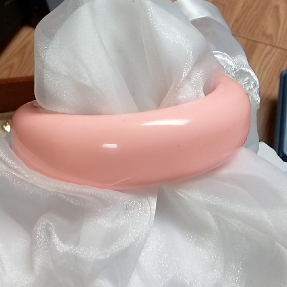 Vintage lucite pink chunky bracelet